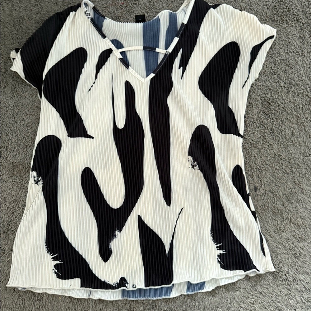 Elegant Monochrome Women's Blouse